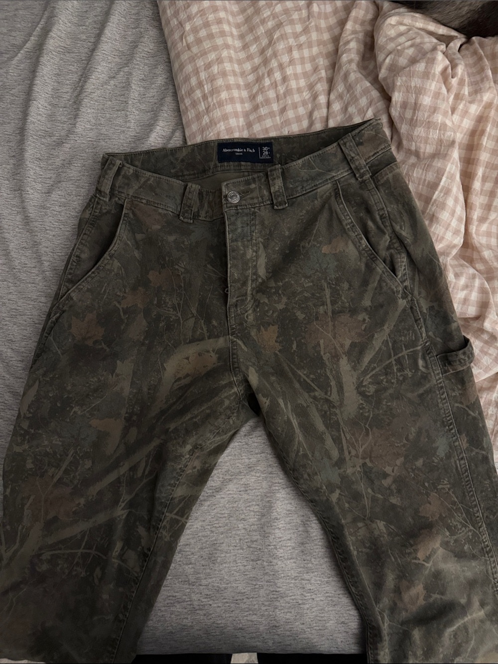 Abercrombie & Fitch Men's Olive Camouflage Cargo Pants